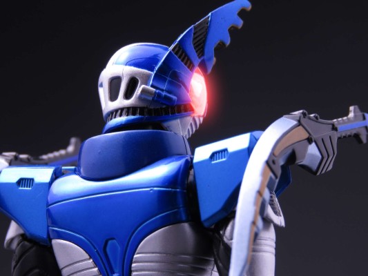 S.H.Figuarts 假面骑士钢斗王