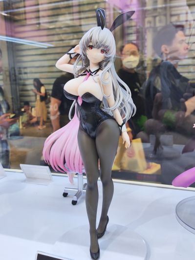 白发兔女郎