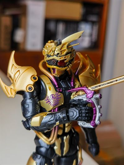 S.H.Figuarts  驰骑外传：假面骑士追猎者 超魔进追猎者