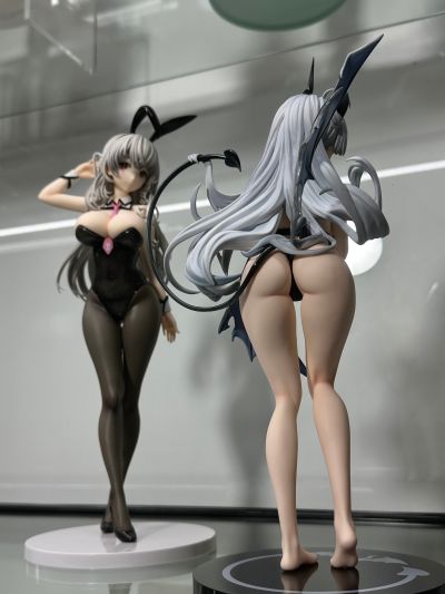 白发兔女郎