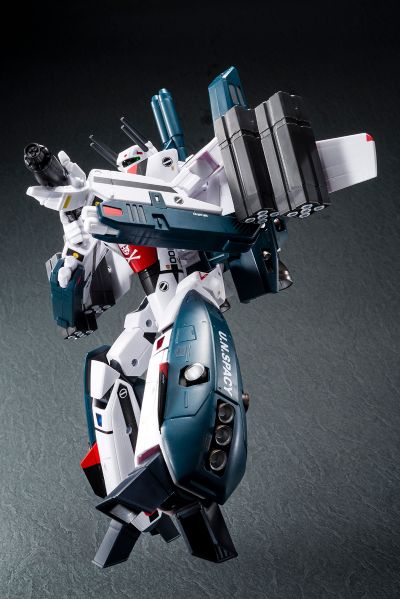 1/60一体变形VF-1S 冲锋女武神 一条辉专用 电影版（超时空要塞 可曾记得爱）