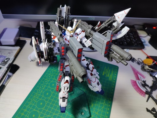 RG 1/144  全装独角兽高达