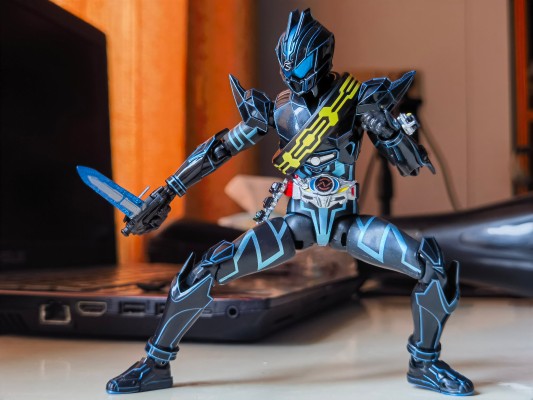 S.H.Figuarts  剧场版 假面骑士驰骑: SURPRISE FUTURE  假面骑士驰骑 特殊型号