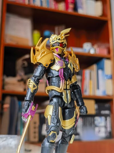 S.H.Figuarts  驰骑外传：假面骑士追猎者 超魔进追猎者