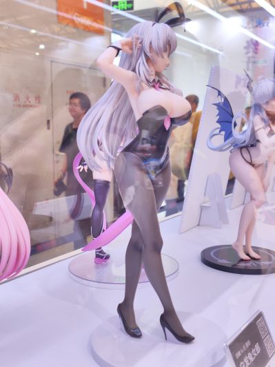 白发兔女郎