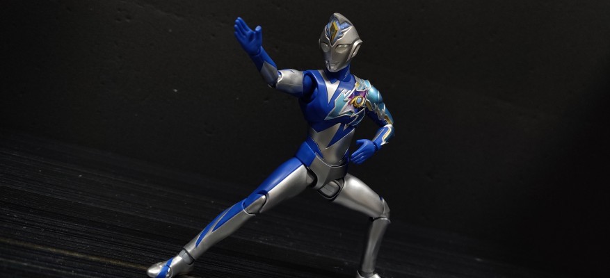S.H.Figuarts 德凯奥特曼 奇迹型