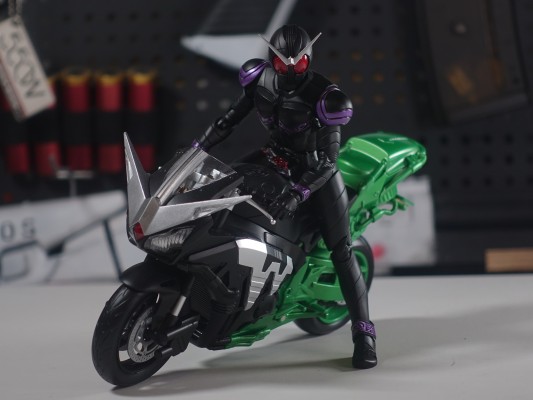 S.H.Figuarts  硬汉摩托
