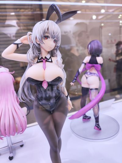 白发兔女郎