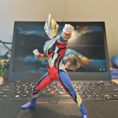 S.H.Figuarts 特利迦奥特曼 真特利迦