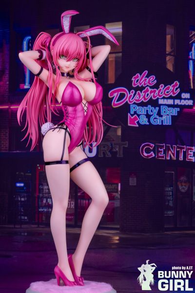 粉色双马尾兔女郎