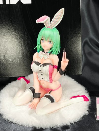 粉色兔女郎