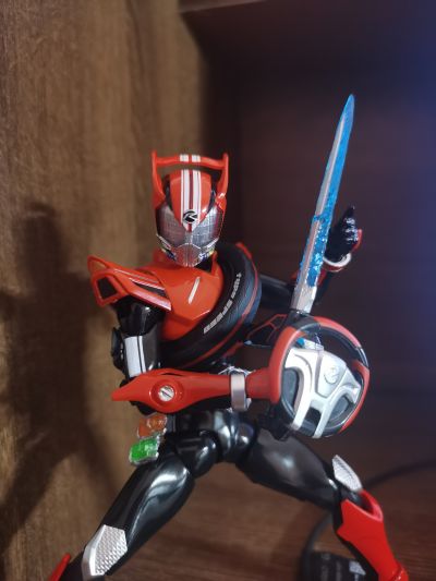 S.H.Figuarts 假面骑士驰骑 飙速型 平成世代版