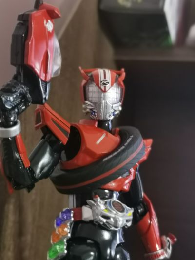 S.H.Figuarts 假面骑士驰骑 飙速型 平成世代版