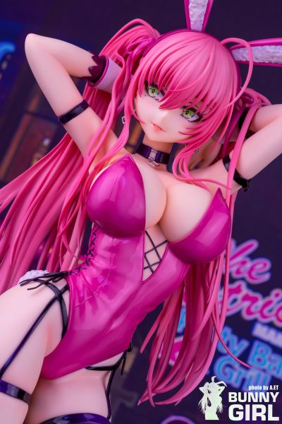 粉色双马尾兔女郎