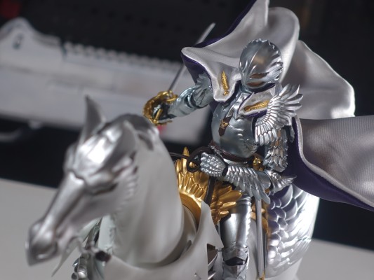 S.H.Figuarts 剑风传奇 格里菲斯（光之鹰）