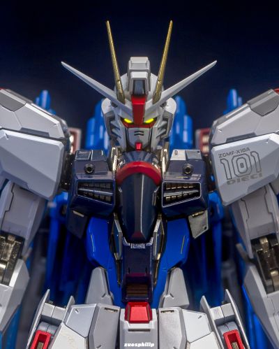 METAL BUILD   自由高达 概念2 雪耀配色版