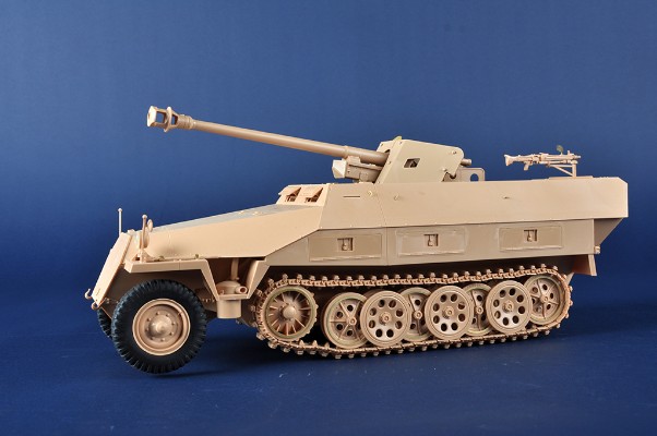 编号:00943 1/16 装甲车辆系列 Sd.Kfz 251/22D半履带自行反坦克炮