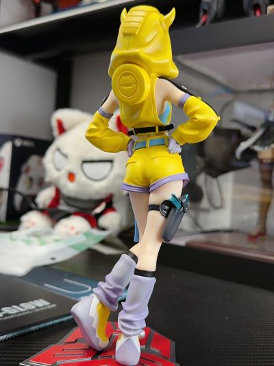 美少女雕像 变形金刚  大黄蜂