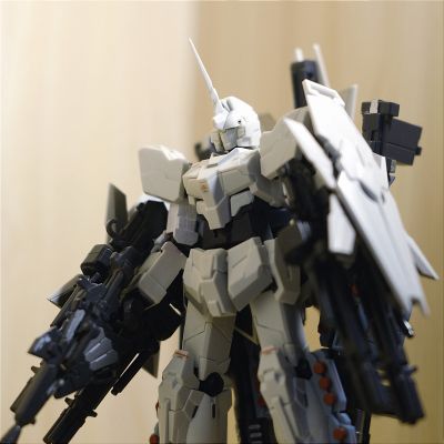 ROBOT魂 140 机动战士高达UC RX-0全装甲独角兽高达 独角兽模式