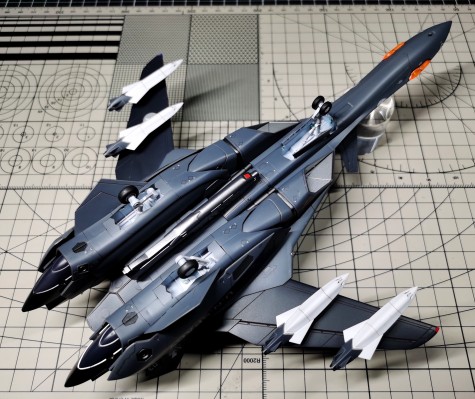 超时空要塞 VF-19A“SVF-440 Dullahans”附带高速装备 + 高机动导弹