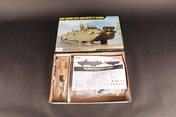 编号:63539 1/35 装甲车辆系列 GMC DUKW-353两栖运输车带WTCT-6半挂车