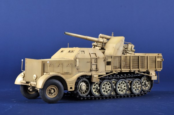 编号:09577 1/35 装甲车辆系列 18吨半履带88毫米自行防空炮