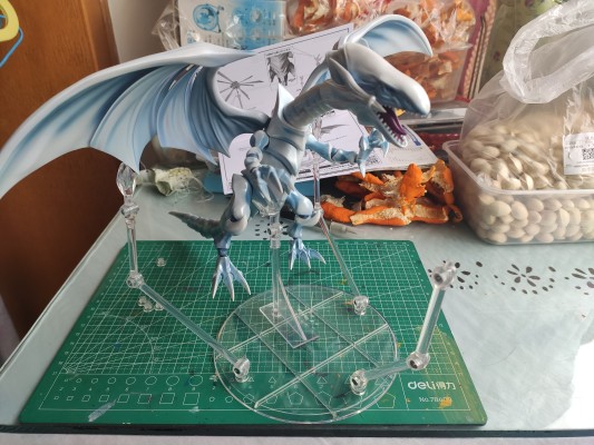 S.H.MonsterArts 游戏王 怪兽之决斗 青眼白龙