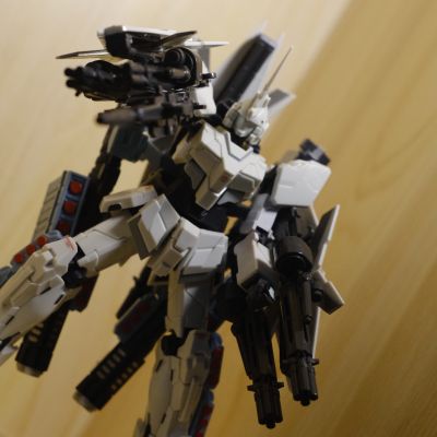 ROBOT魂 140 机动战士高达UC RX-0全装甲独角兽高达 独角兽模式