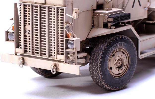 SS-013 M911（8X6）牵引车及M747重型设备半挂车