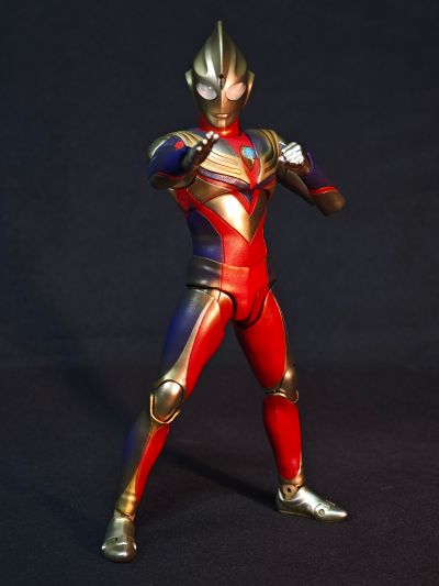 S.H.Figuarts(真骨雕制法) 闪耀迪迦