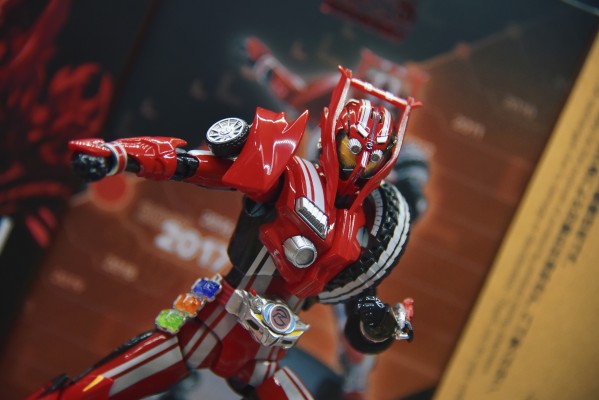 S.H.Figuarts 假面骑士驰骑 特莱多隆型  混合轮胎套装 -S.H.Figuarts15周年纪念版-