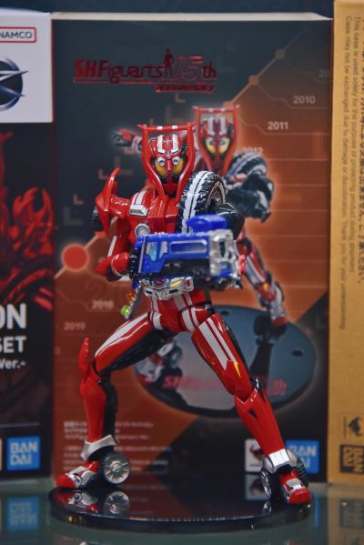 S.H.Figuarts 假面骑士驰骑 特莱多隆型  混合轮胎套装 -S.H.Figuarts15周年纪念版-