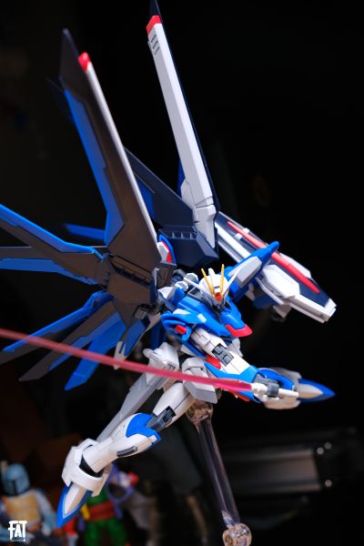 HG   1/144 飞升自由高达