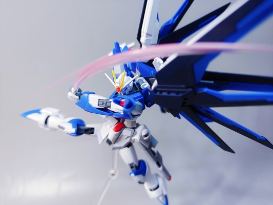 HG   1/144 飞升自由高达