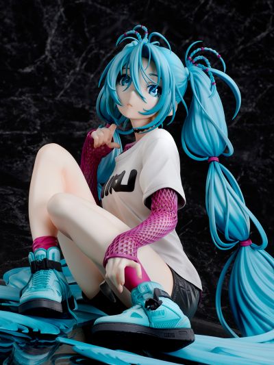 初音未来×米山舞 The Latest Street Style 