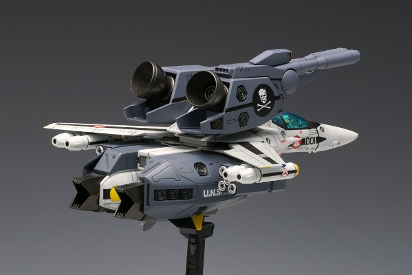 超时空要塞 可曾记得爱 VF-1S 冲锋女武神［战机模式］一条辉专用机/罗伊·福克专用机