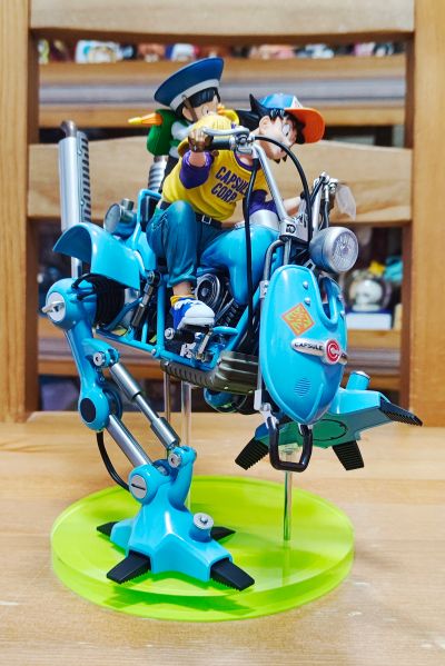 DESKTOP REAL McCOY EX 龙珠Z 孙悟空 与 悟饭 与 双足步行机器人