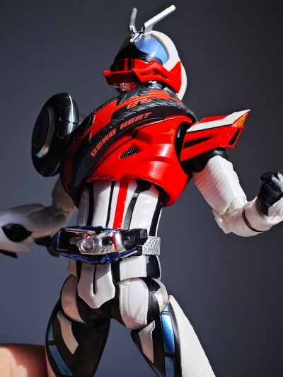 S.H.Figuarts 假面骑士驰骑 假面骑士白热马赫