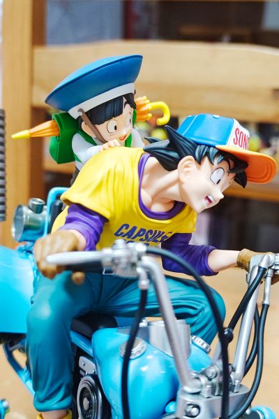 DESKTOP REAL McCOY EX 龙珠Z 孙悟空 与 悟饭 与 双足步行机器人