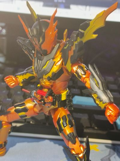 S.H.Figuarts 假面骑士创骑 假面骑士克罗兹 熔岩形态