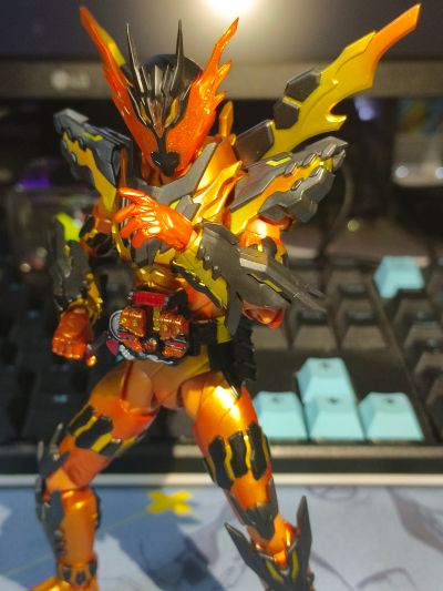 S.H.Figuarts 假面骑士创骑 假面骑士克罗兹 熔岩形态