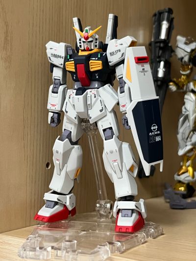 HGUC 机动战士Z高达 高达Mk-II(幽谷样式)