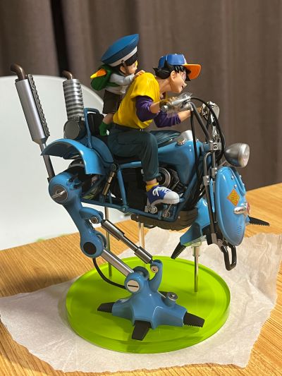DESKTOP REAL McCOY EX 龙珠Z 孙悟空 与 悟饭 与 双足步行机器人