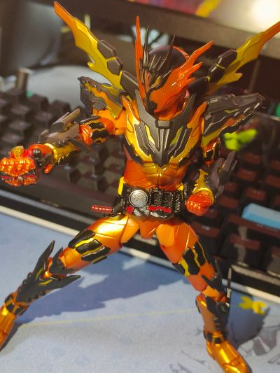 S.H.Figuarts 假面骑士创骑 假面骑士克罗兹 熔岩形态