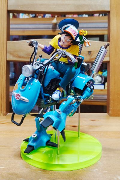 DESKTOP REAL McCOY EX 龙珠Z 孙悟空 与 悟饭 与 双足步行机器人