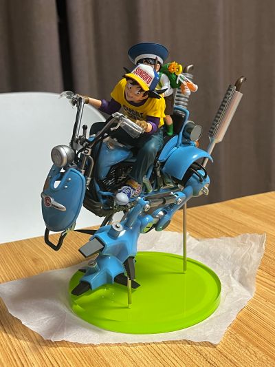 DESKTOP REAL McCOY EX 龙珠Z 孙悟空 与 悟饭 与 双足步行机器人