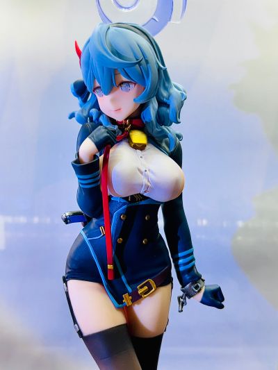 蔚蓝档案 天雨亚子