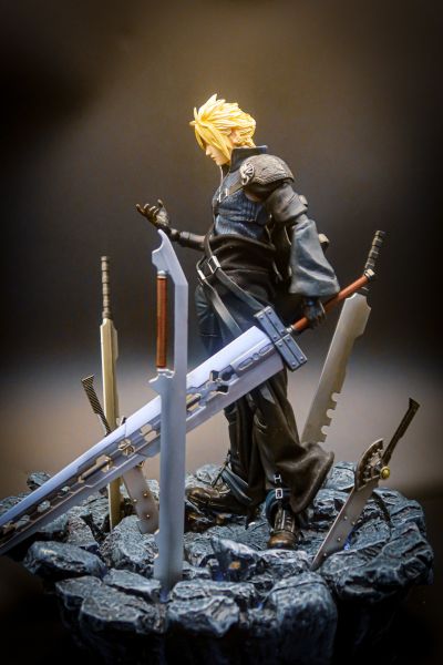 PlayArts改 FF VII 降临之子 克劳德・史特莱夫