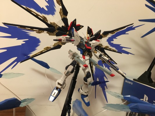 MG 1/100 机动战士高达SEED Destiny  ZGMF-X20A 强袭自由高达 Full Burst Mode