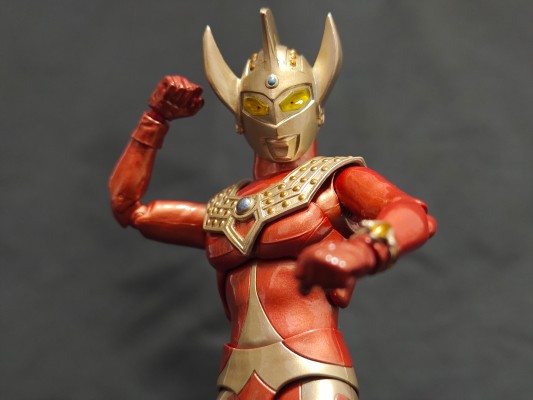 S.H.Figuarts 泰迦奥特曼 泰迦奥特曼 三重斯特利姆形态